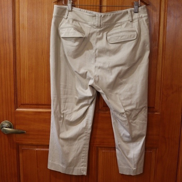 Chaps Khaki Capri Pants 12 - Picture 9 of 12
